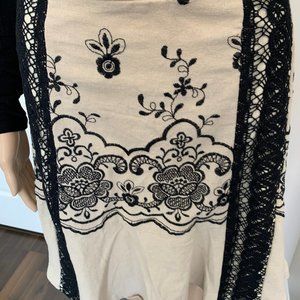 Linen Skirt with Lace